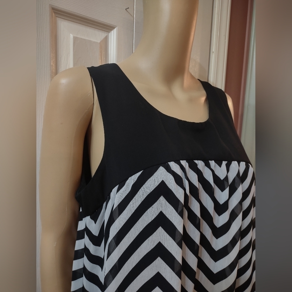 Halo women's size medium sleeveless dress - Picture 3 of 7